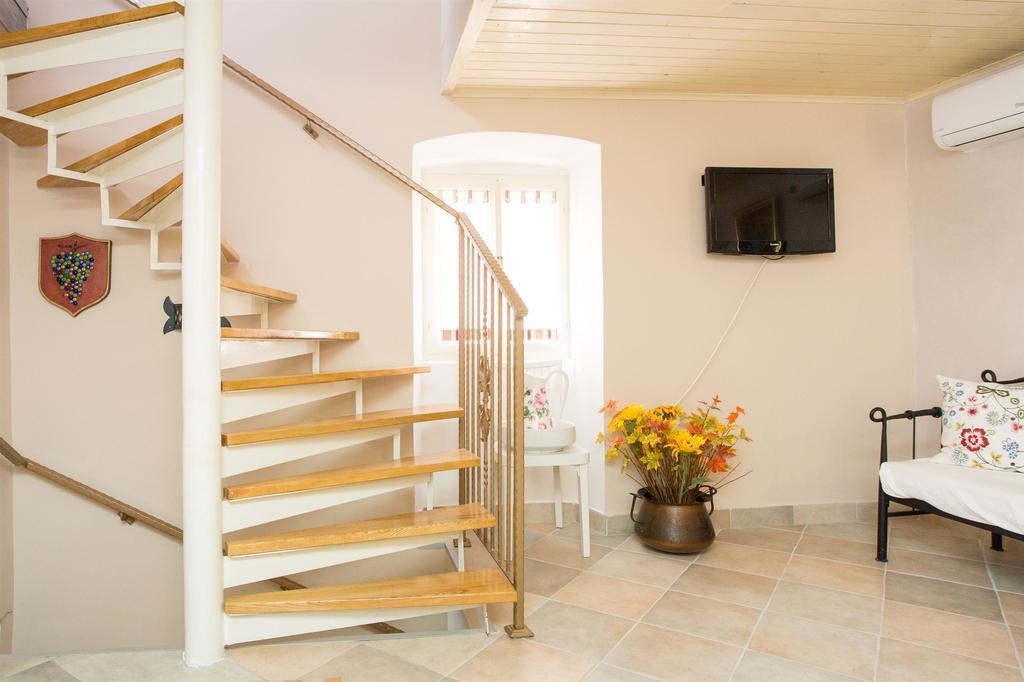 Holiday Home Smokovec Врбник Екстер'єр фото
