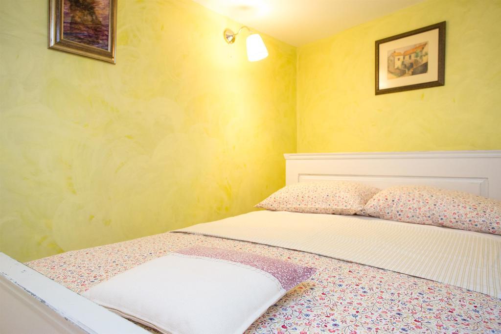 Holiday Home Smokovec Врбник Екстер'єр фото