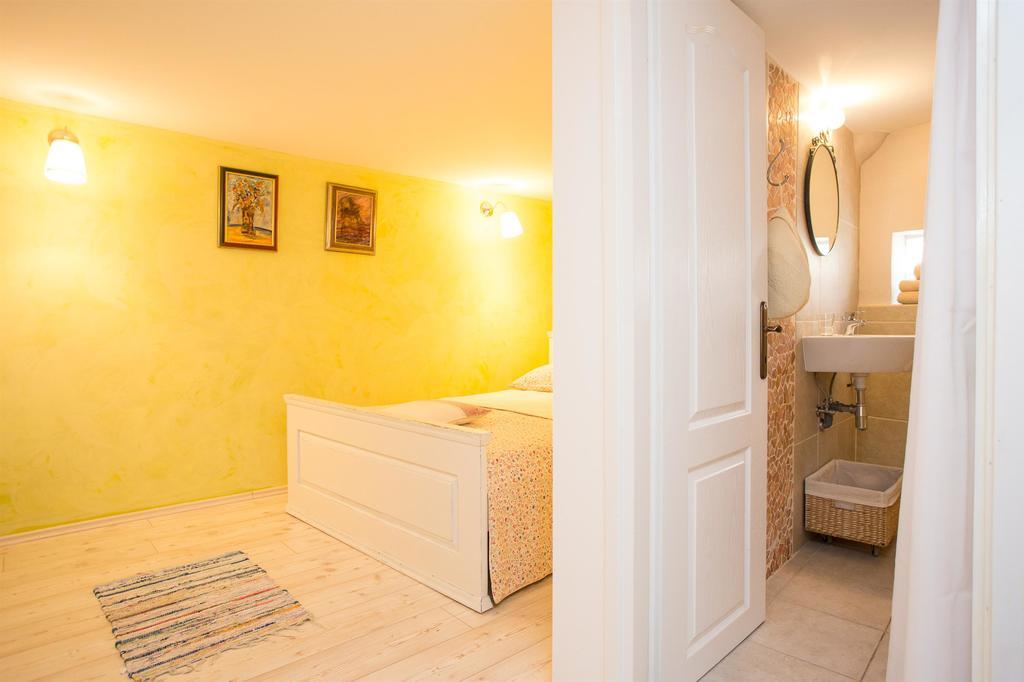Holiday Home Smokovec Врбник Екстер'єр фото