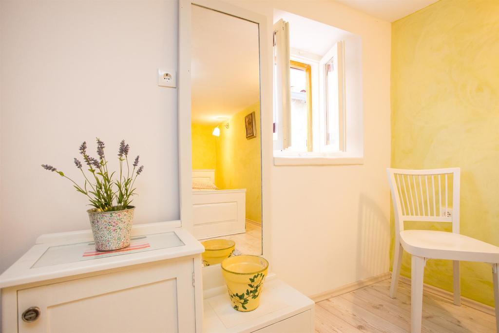 Holiday Home Smokovec Врбник Екстер'єр фото